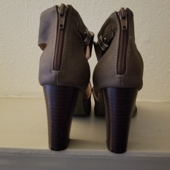 Ladies shoes in great condition. - Picture 2 of 4